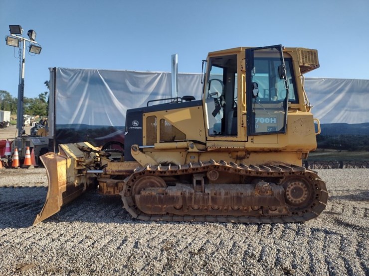 deere-700h-lt-image-1