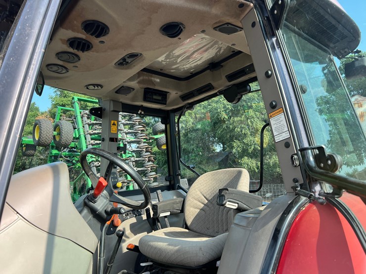 case-ih-jx1100u-tractor-image-7