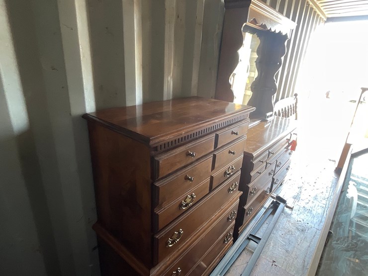 dresser-33-image-5