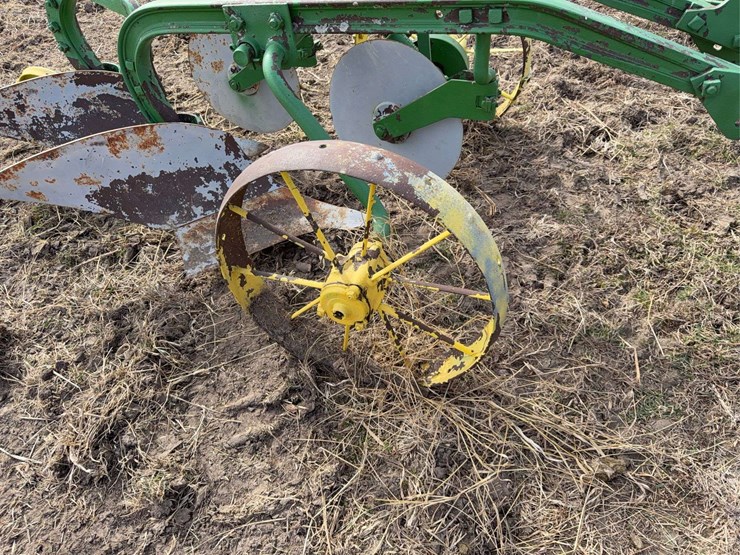 john-deere-pull-type-two-bottom-plow-image-9
