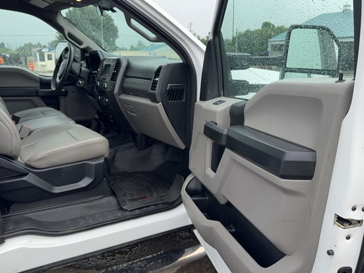 2017-ford-f550-image-5