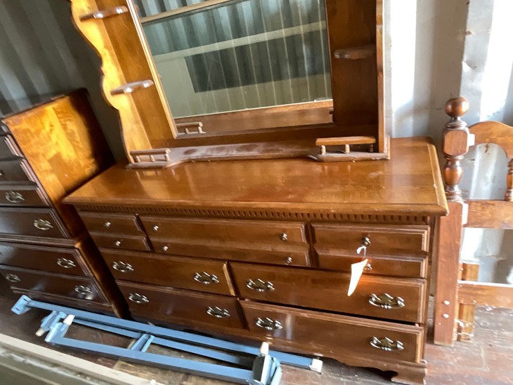 dresser-33-image-3