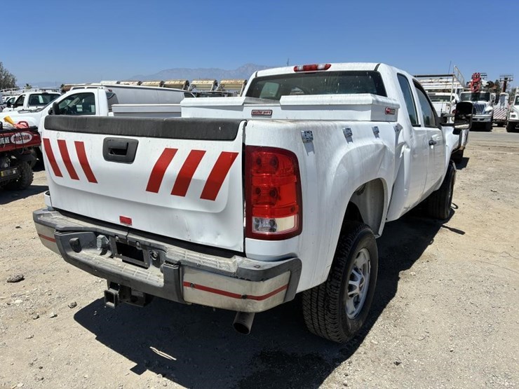 2012-gmc-sierra-2500-image-3