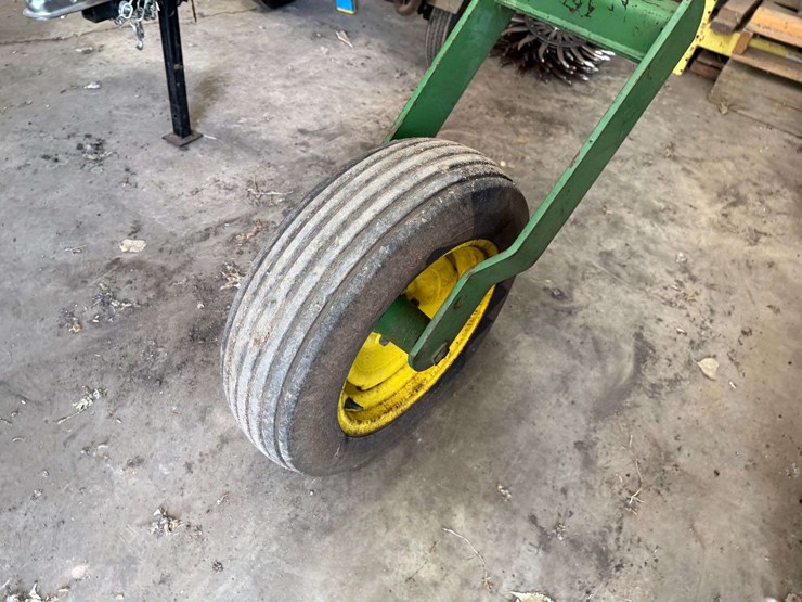 john-deere-2320-image-30