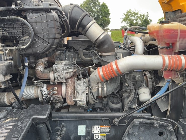 2015-peterbilt-579-image-18