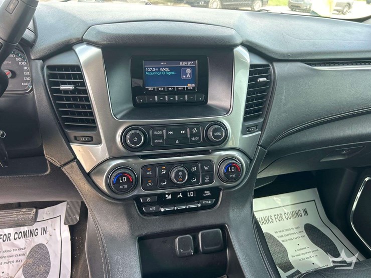 2015-chevrolet-tahoe-image-17