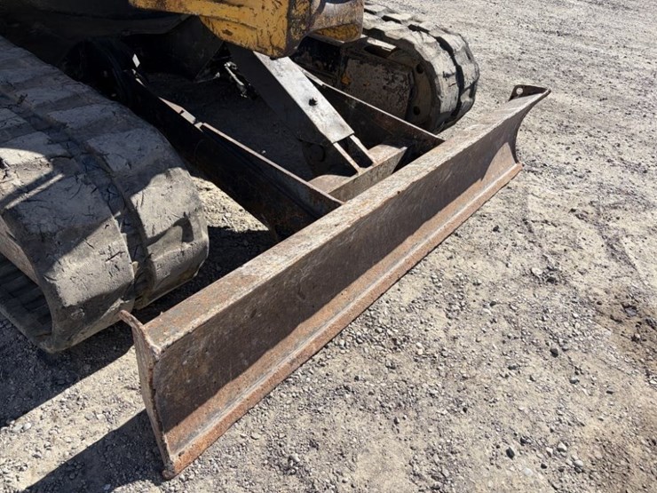2011-deere-85d-image-19