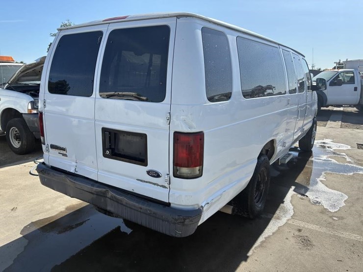 2007-ford-e350-image-3