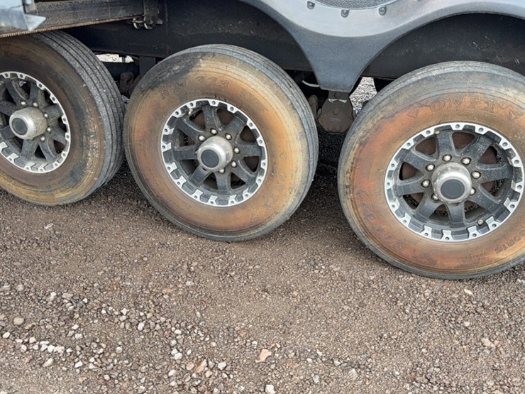 #3001-•-2014-fabrique-41'-5th-wheel-toy-hauler-image-15