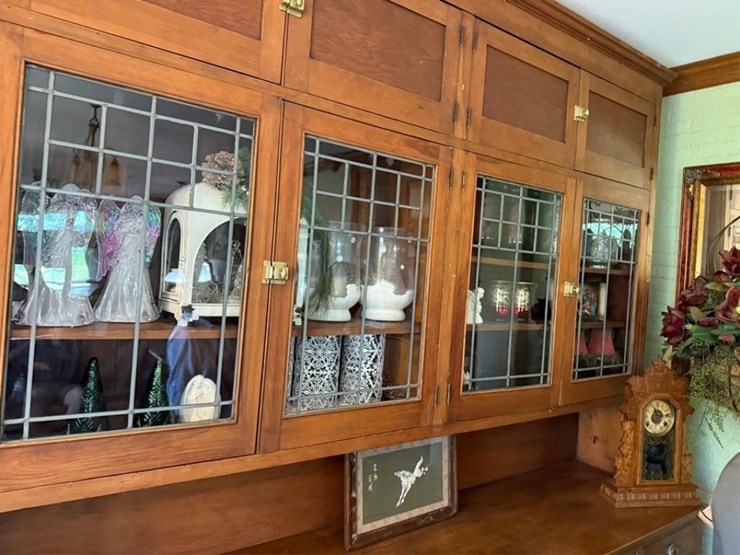 large-leaded-glass-door-cabinet-image-4