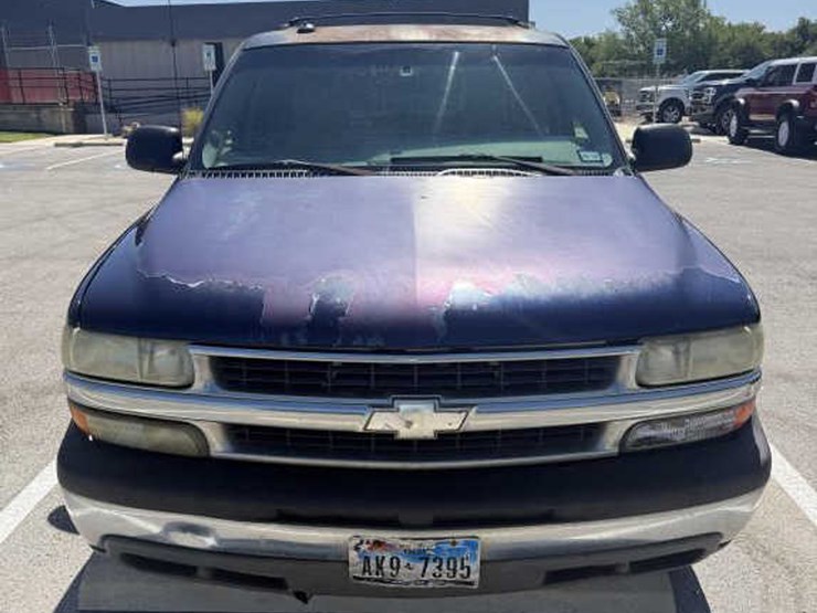 2003-chevrolet-suburban-image-4