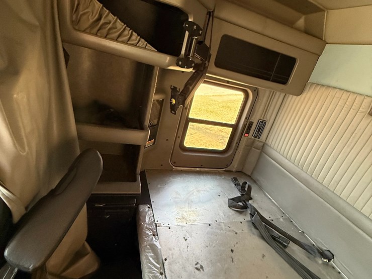 2020-kenworth-t800-image-24