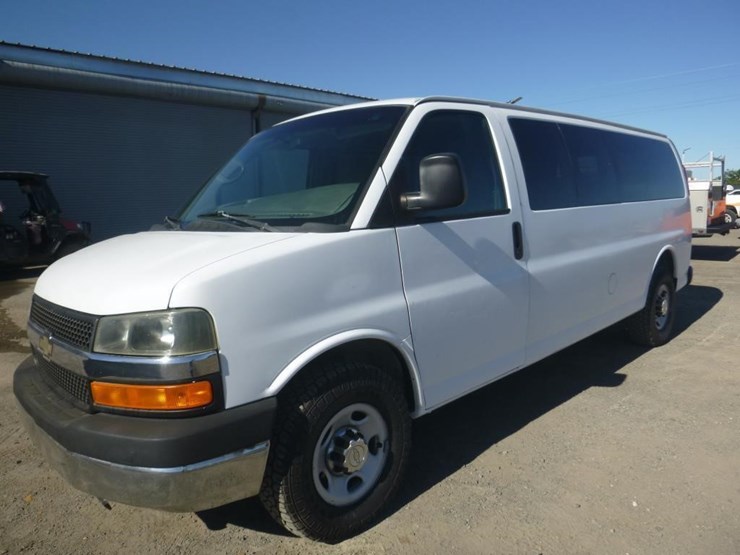 2013-chevrolet-express-3500-image-1