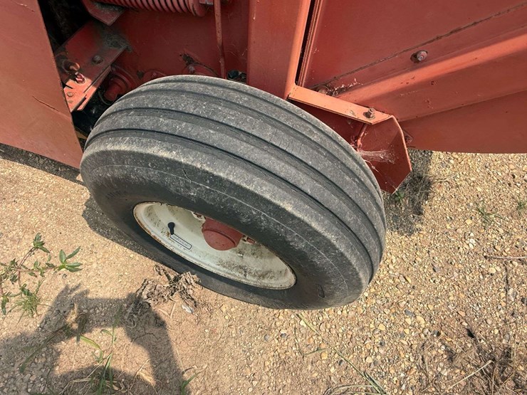 hesston-5800-image-6