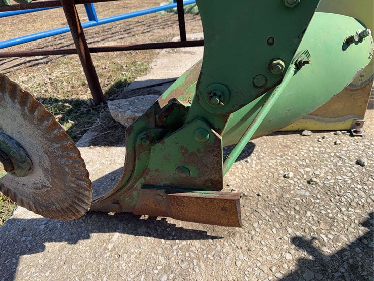 john-deere-three-point-two-bottom-plow-image-12