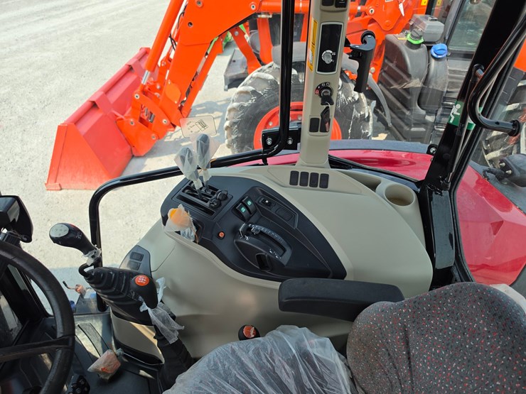 2021-massey-ferguson-4710-image-12