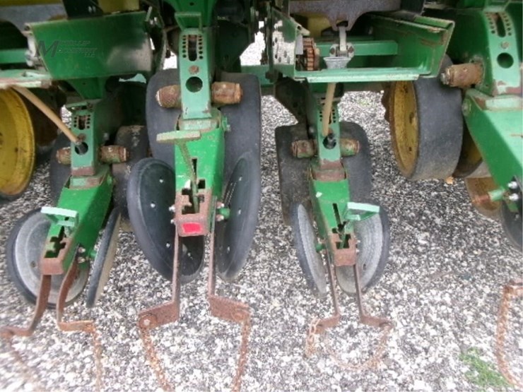 1989-john-deere-7240-image-23