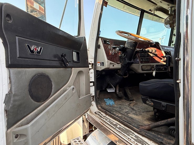 2013-western-star-4900-image-11