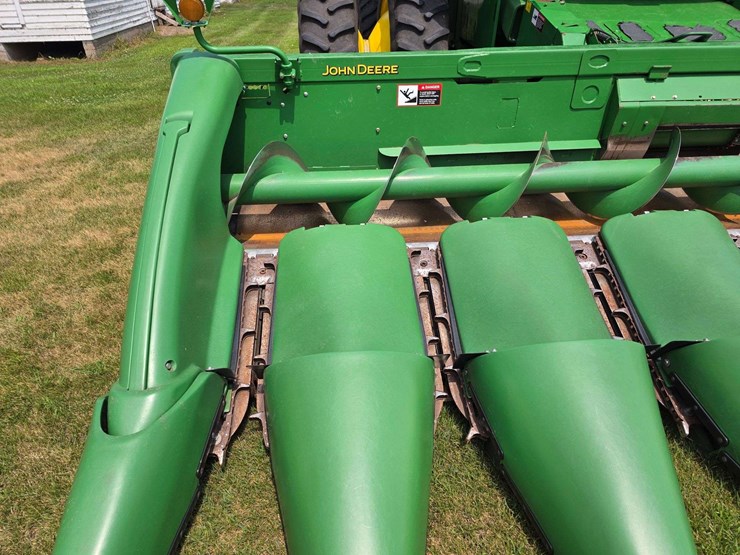 2013-john-deere-608c-image-16