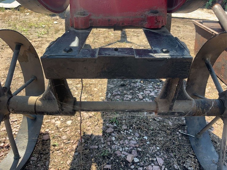 economy-7-horse-hit-and-miss-engine,-cart,-and-original-base-image-45