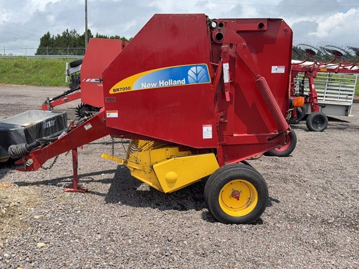 new-holland-br7050-image-6