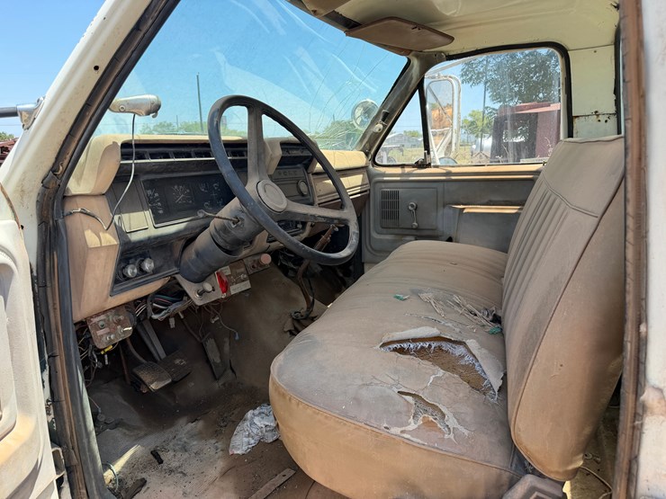 1984-ford-f700-image-5