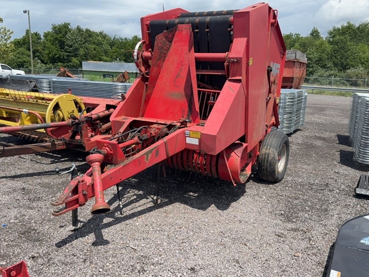 massey-ferguson-1440-image-1