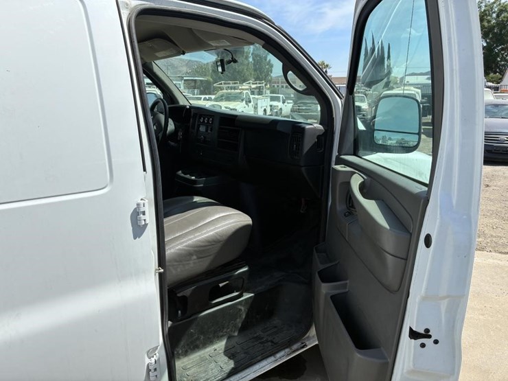 2014-chevrolet-express-3500-image-12