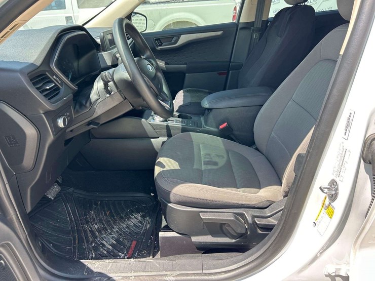 2020-ford-escape-image-12