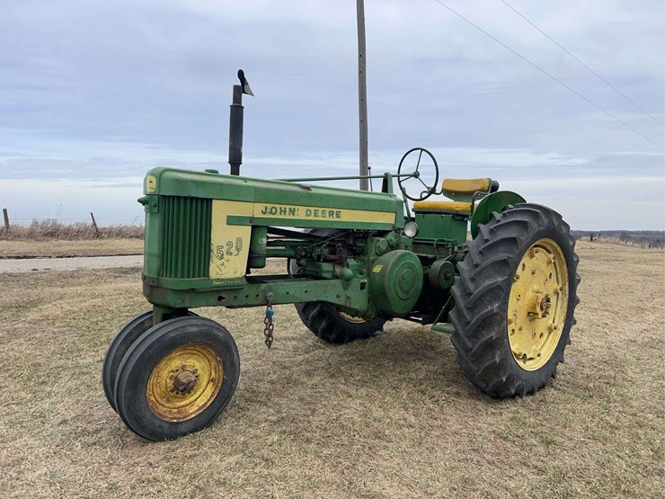 john-deere-520-image-1