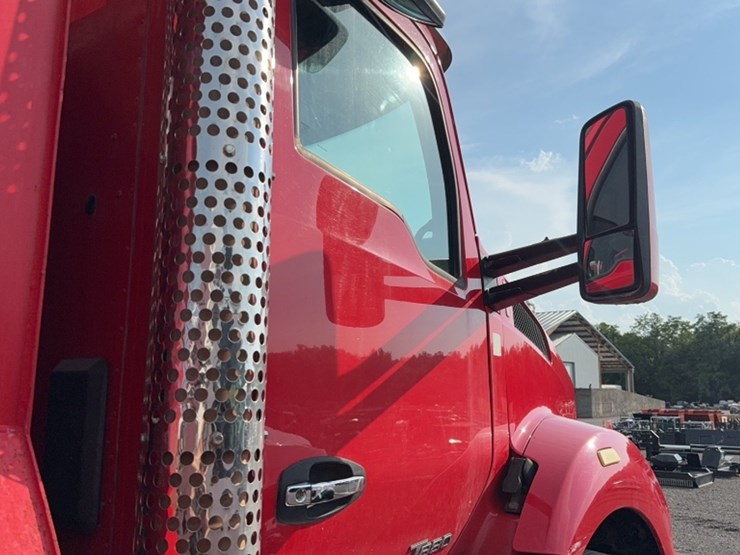 2016-kenworth-t880-image-5