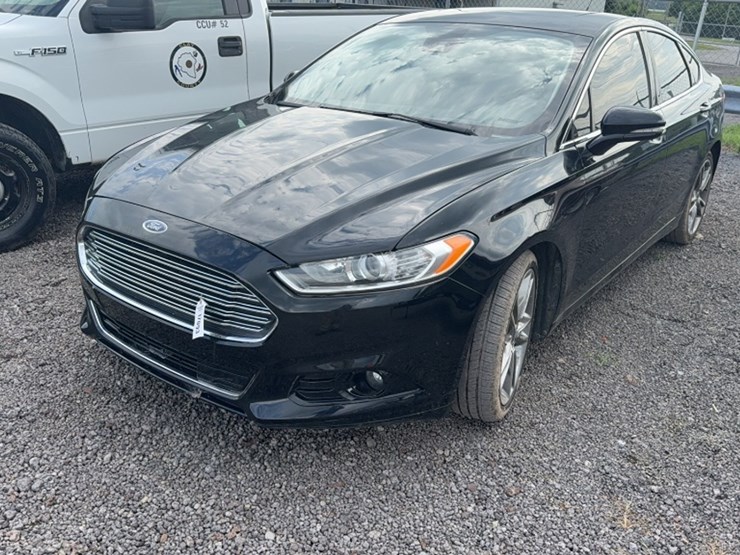 #3014-•-2016-ford-fusion-car-image-1