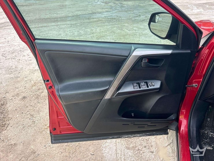 2017-toyota-rav4-image-13