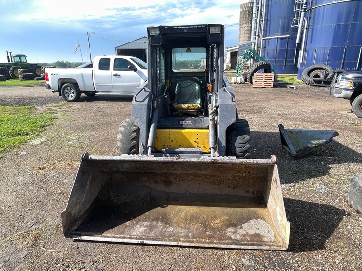 new-holland-ls170-image-2