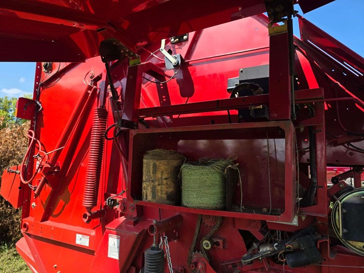 new-holland-br7090-image-40