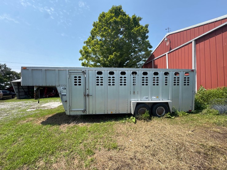 1993-wilson-livestock-trailer-image-2