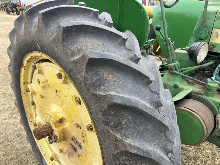 john-deere-520-image-32