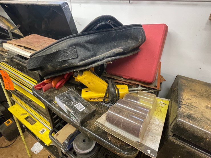 #7111-•-toolbox-and-contents-image-3