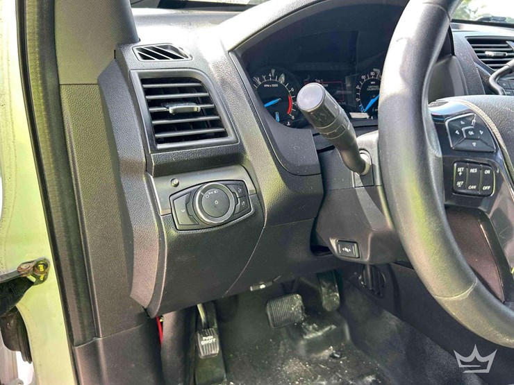 2016-ford-explorer-image-15