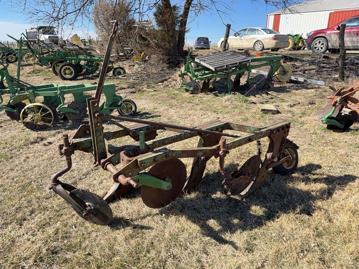 john-deere-three-point-three-bottom-plow-image-7