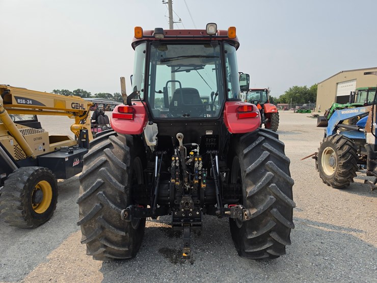 case-ih-farmall-140a-image-16