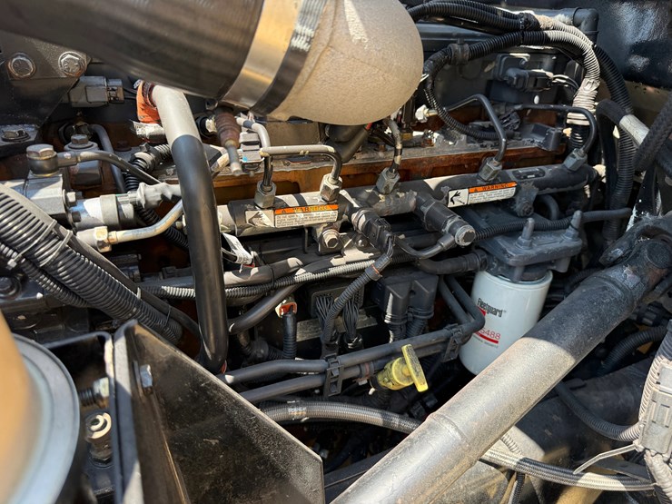 2007-peterbilt-335-image-39