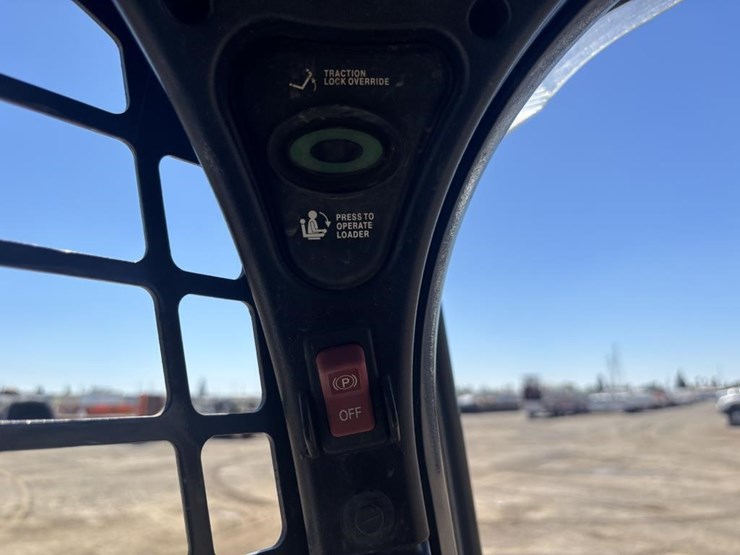 2019-bobcat-t595-image-32