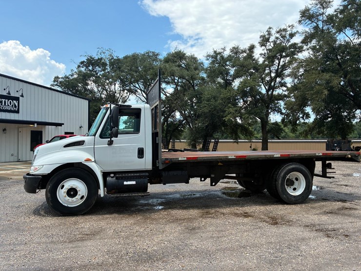 2004-international-4300-image-1