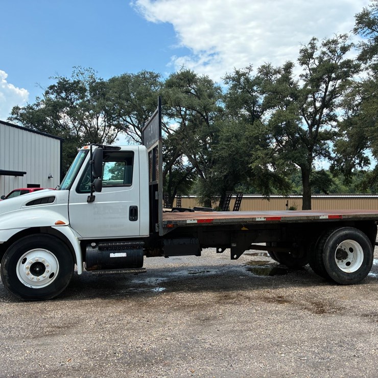 2004 INTERNATIONAL 4300
