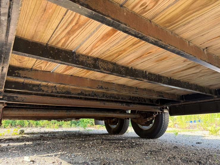 2016-pj-tandem-axle-trailer,-83”-wide,-16’+2’-beavertail,-st235/80r16-tires,-8-bolt-hubs,-5’x16”-ram-image-28