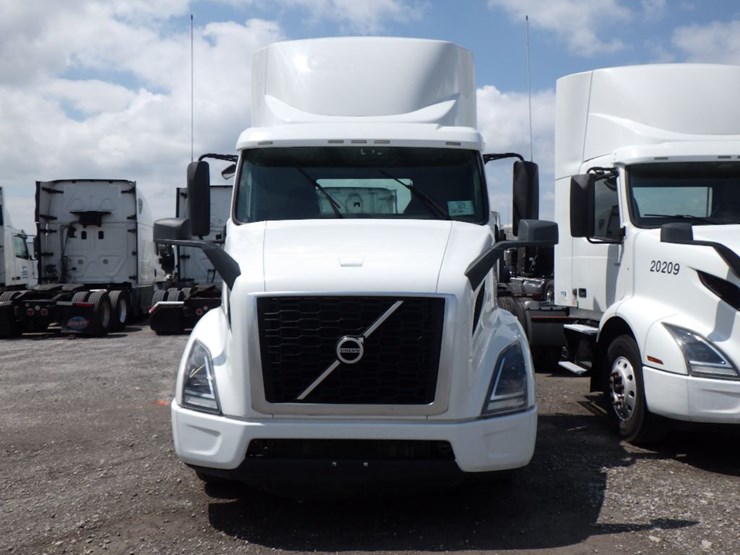2020-volvo-vnr300-image-2