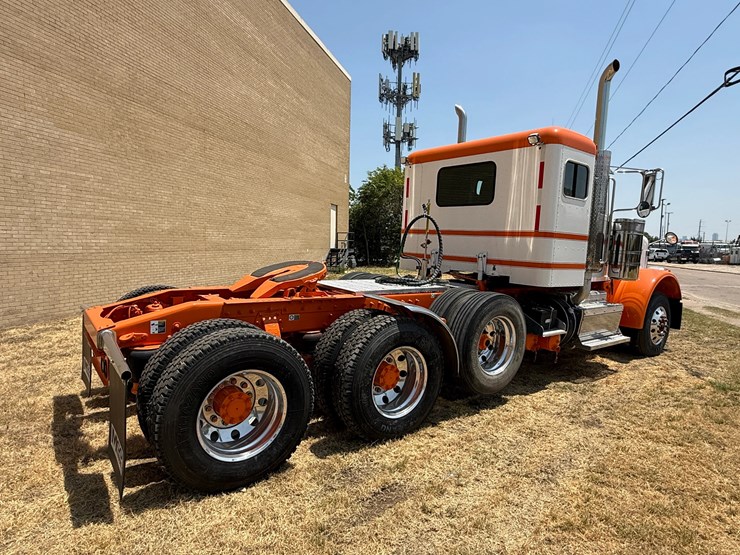 2013-peterbilt-367-image-7