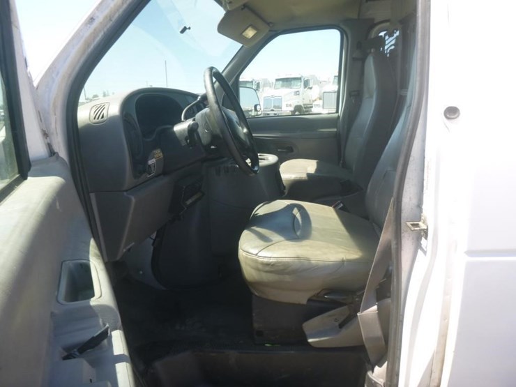 2000-ford-e350-image-15