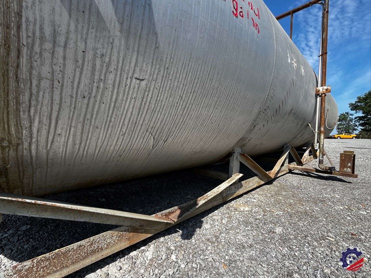 10k-gallon-/-off--road-diesel-fuel-tank-image-15